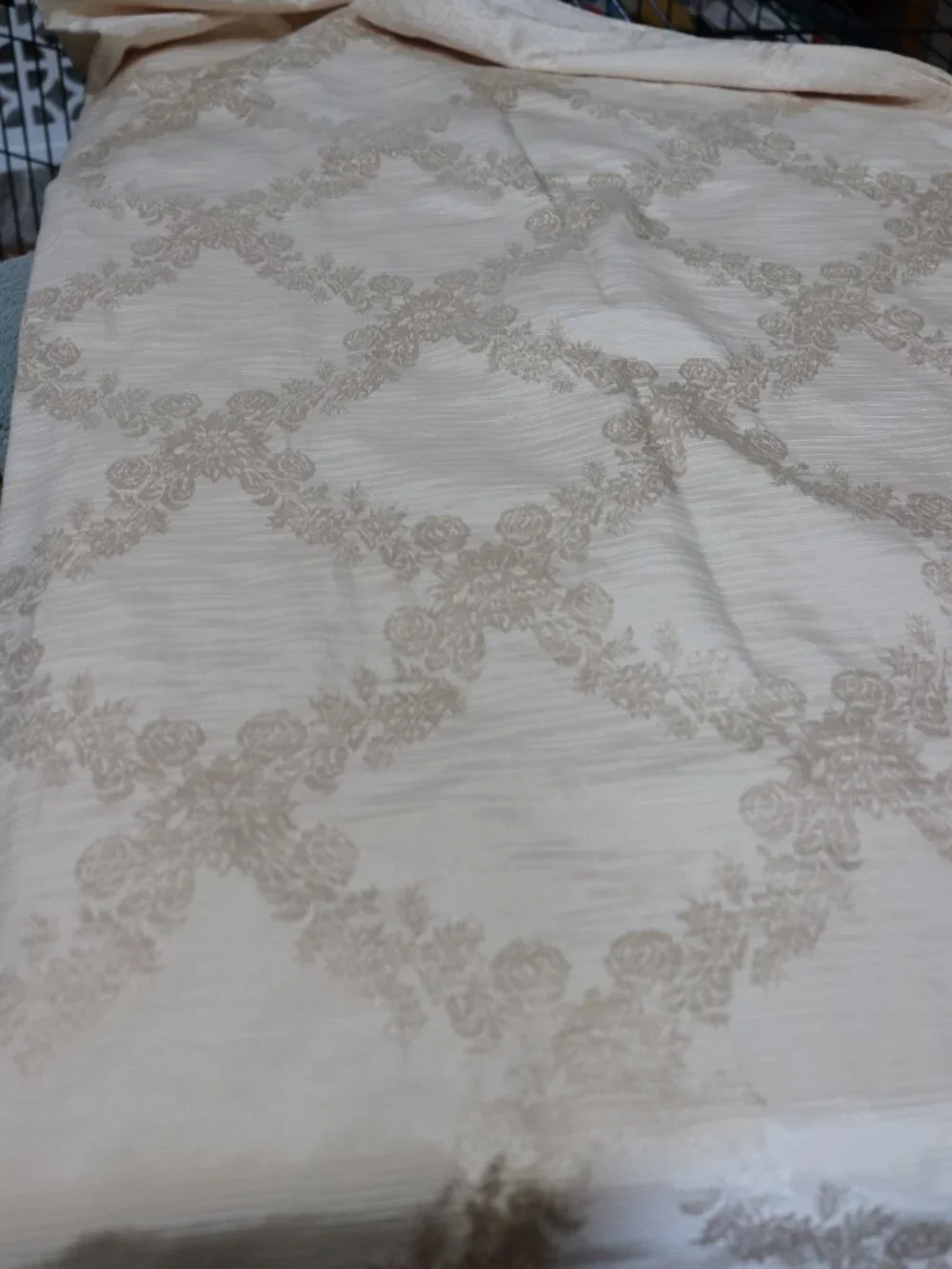 Kohls cream patterned 114x116 tablecloth.
